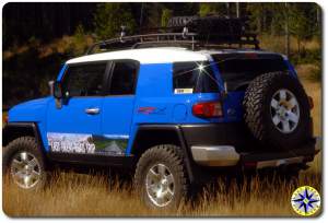 2007 toyota fj cruiser in field