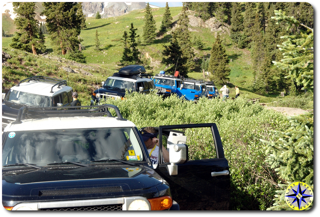fj cruisers waiting on 4x4 trail