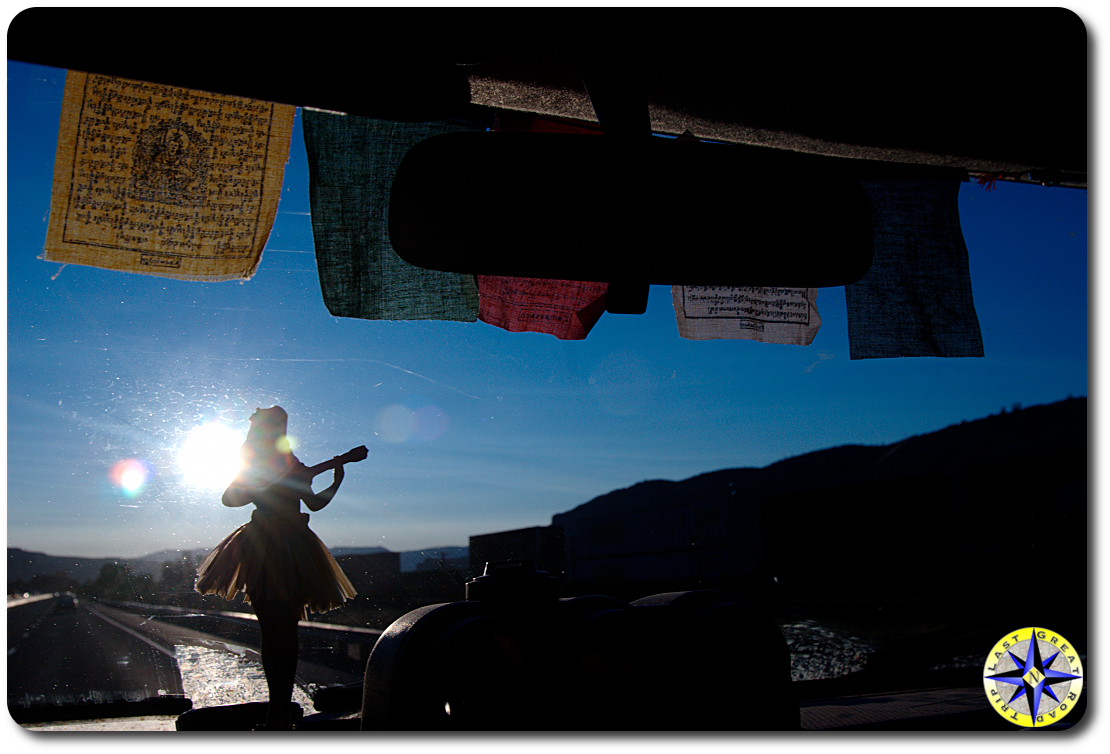 hula betty dashboard bobble doll in the sun