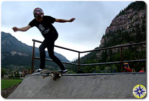 skateboard tail slide