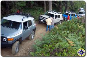 Toyota fj cruisers waiting on 4x4 trail