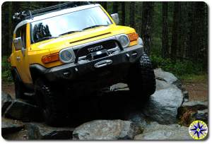 yellow fj cruiser rock crawl