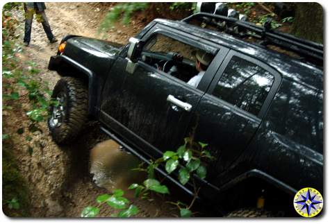 black toyota fj cruiser 4x4 trail