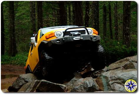 yellow sun fusion fj cruiser rock crawling