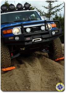 fj cruiser driving on maxtrax