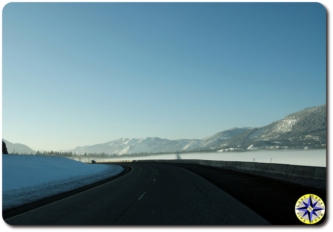 snoqualmie pass snow highway