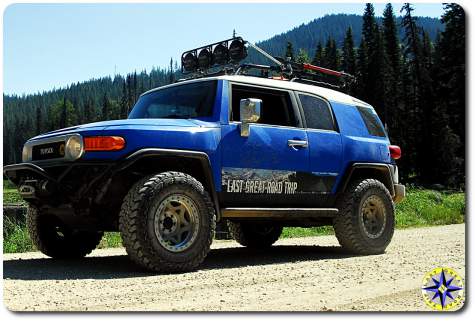 fj cruiser walker evens beadlock wheels dirt road