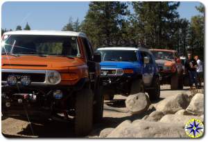 fj cruisers fj80 lined up on 4x4 trail