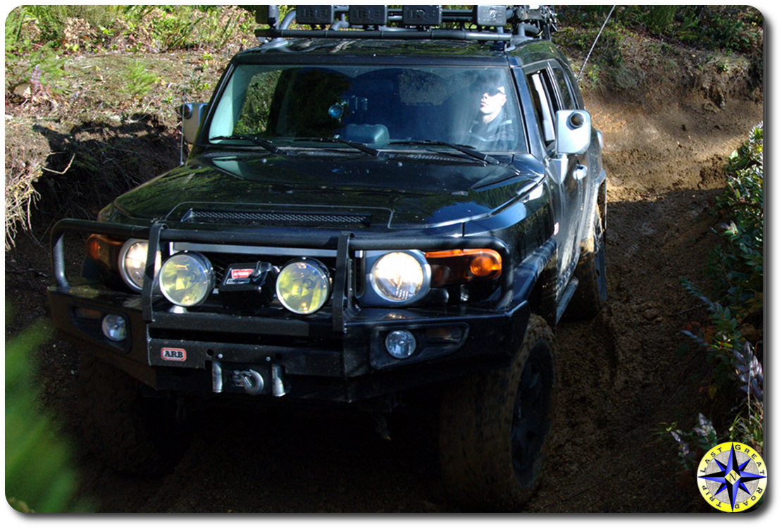 black fj cruiser muddy 4x4 trail tillamook forest