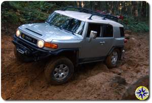 silver toyota fj cruiser muddy 4x4 trail