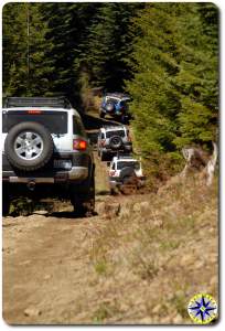 four fj cruisers on 4x4 trail