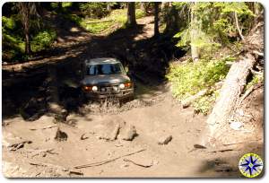 silver fj cruiser in mud pit