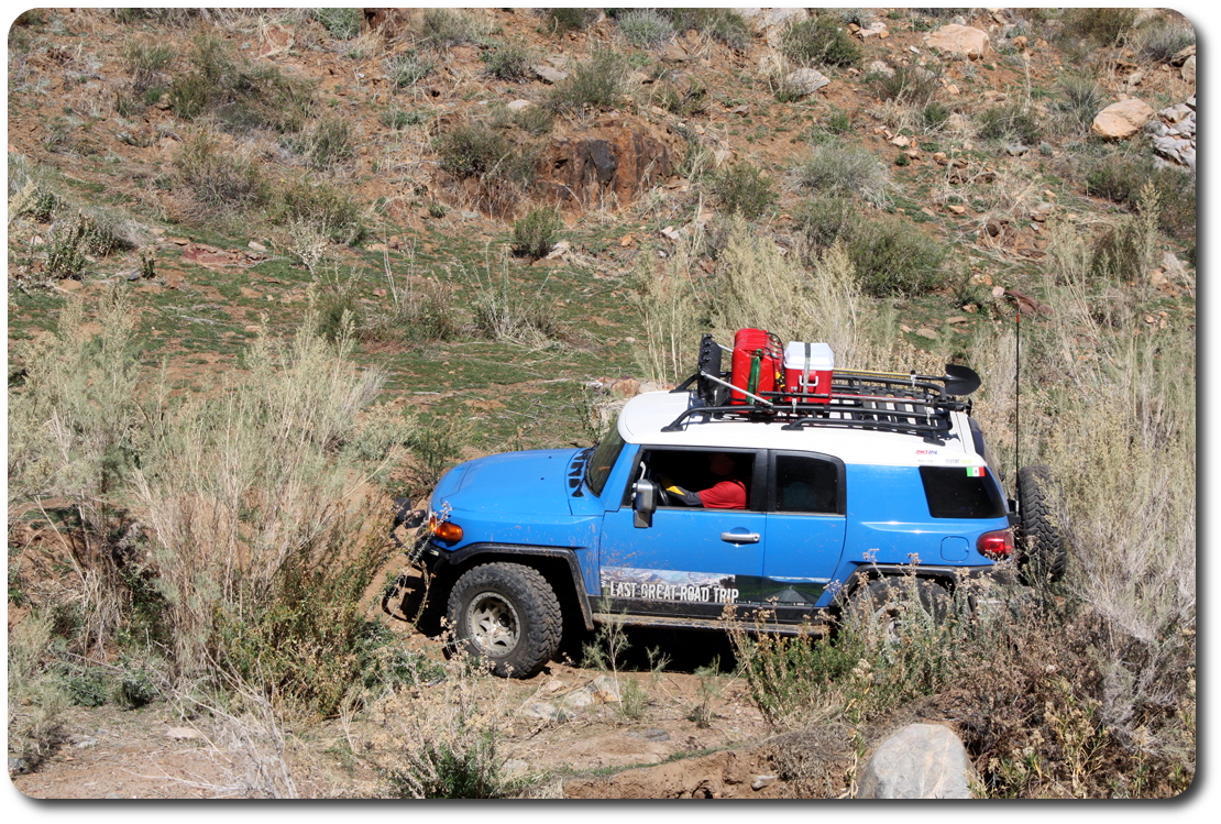 fj cruiser way off road