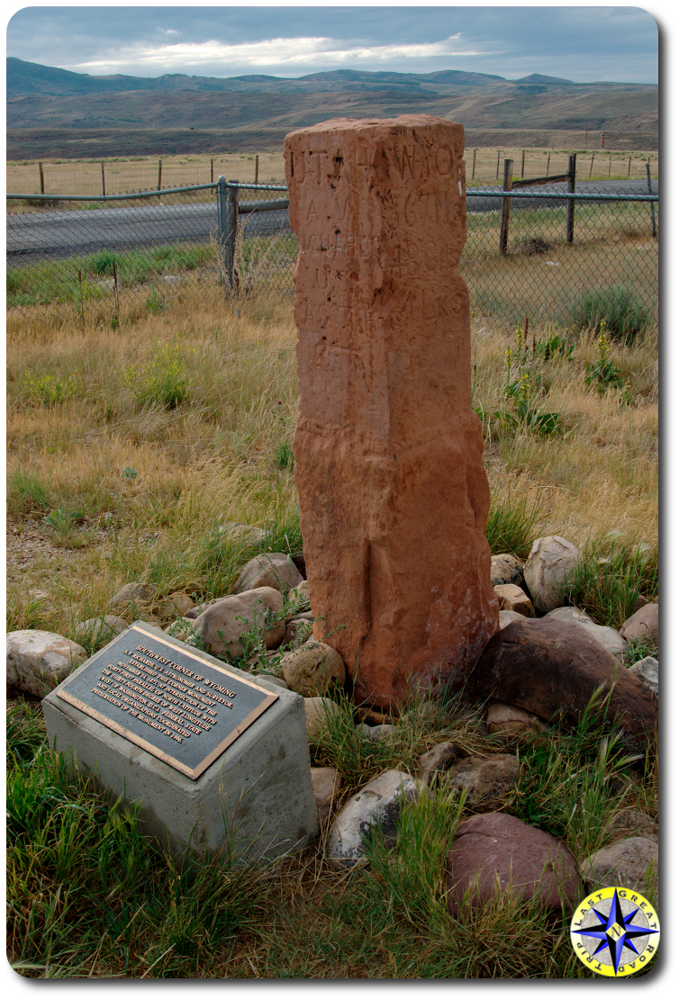 Utah Wyoming state marker