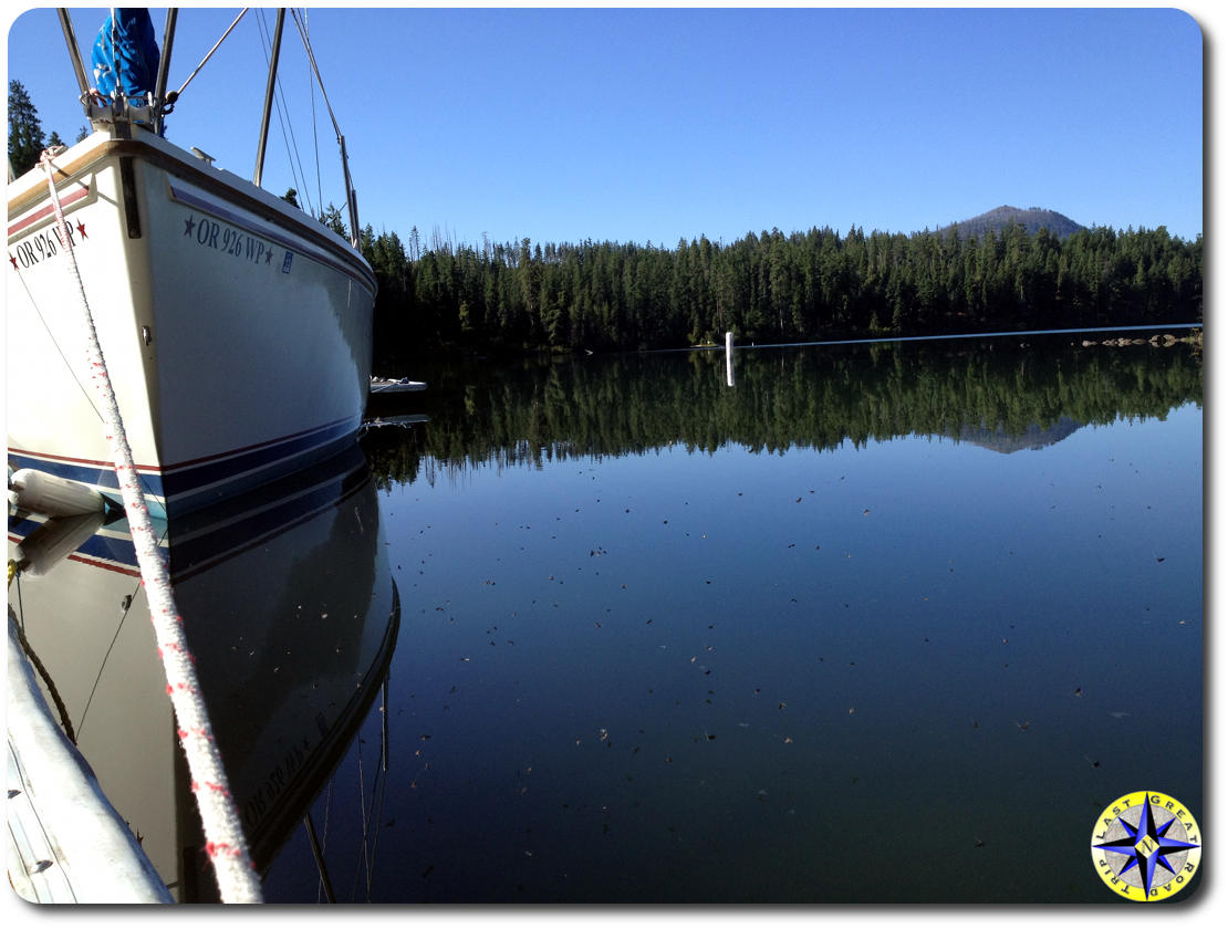 boat on suttle lake