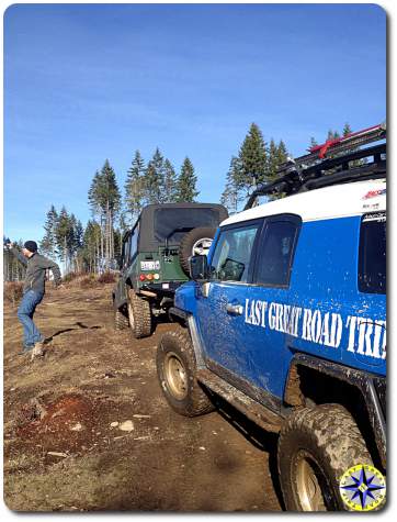 land rover d90 toyota fj cruiser 4x4 trail