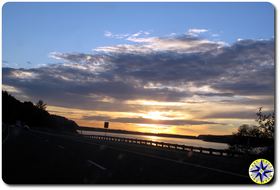 columbia river sunset