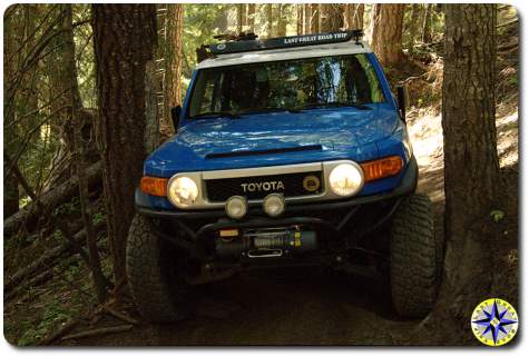 fj cruiser stuck between trees