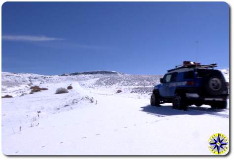 fj cruiser driving in snow