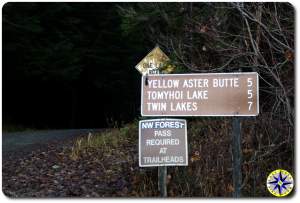 twin lakes road sign