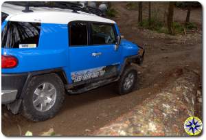 fj cruiser down hill 4x4 trail