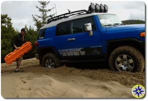 fj cruiser stuck in sand maxtrax ladders