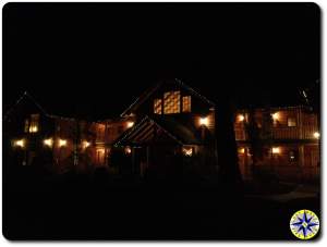 suttle lake lodge at night